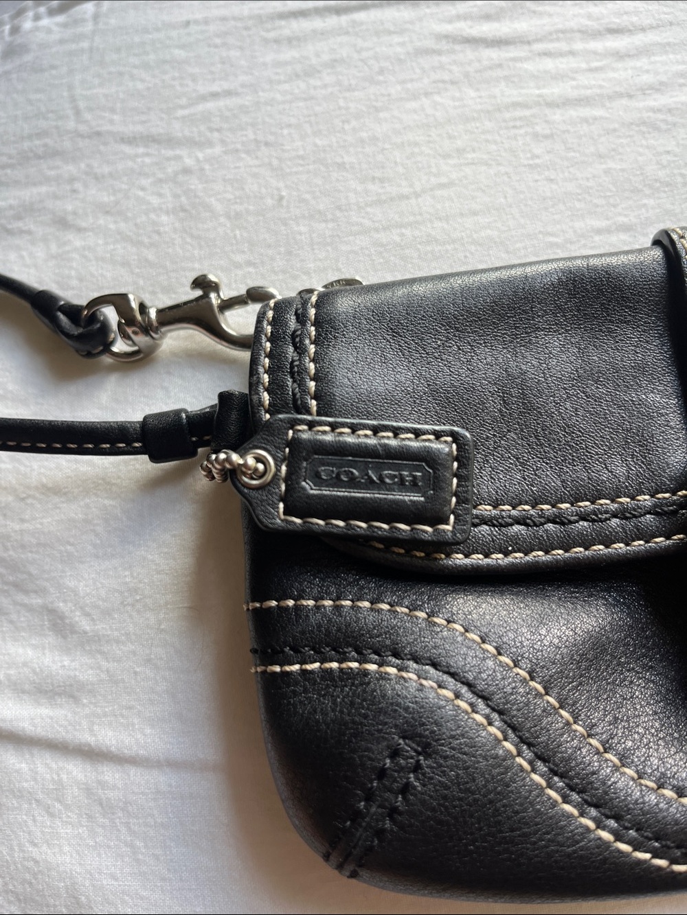 Coach Black Women’s Wristlet Clutch with Contrast Stitching - Picture 3 of 5